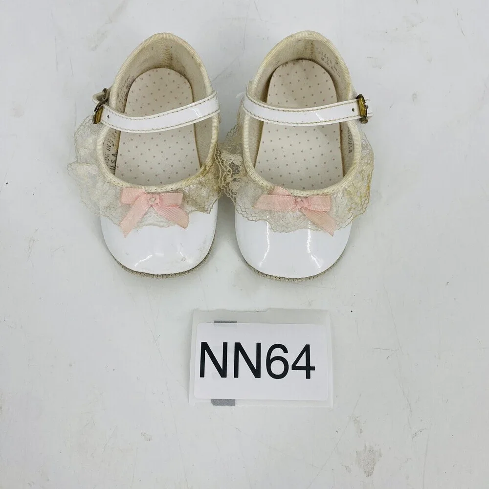Vintage 1980's Made In USA White Lace Baby Shoes Size 2 Mary Jane With Bows
